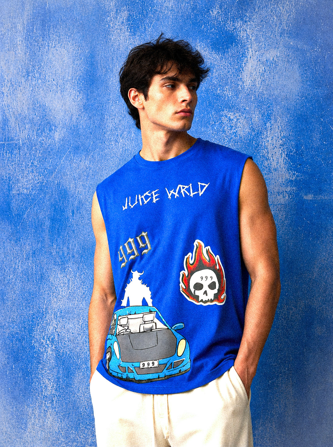 Sleeveless T-shirt